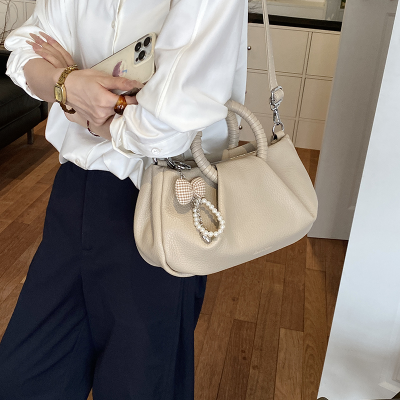 Plissierte Taschen mit rundem  – Luxury Bags Consignment Bewertung und Preis